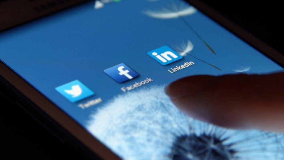 5 Types of Photos You Should Never Use on Your LinkedIn Profile